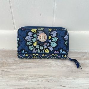 Vera Bradley wallet in color indigo pop